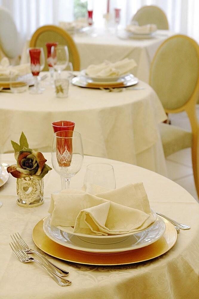 Hawaii Hotel 3*